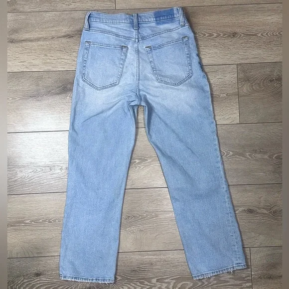 Abercrombie & Fitch Light Wash Zoe Natural Rise Ankle Straight Jeans - Picture 10 of 12